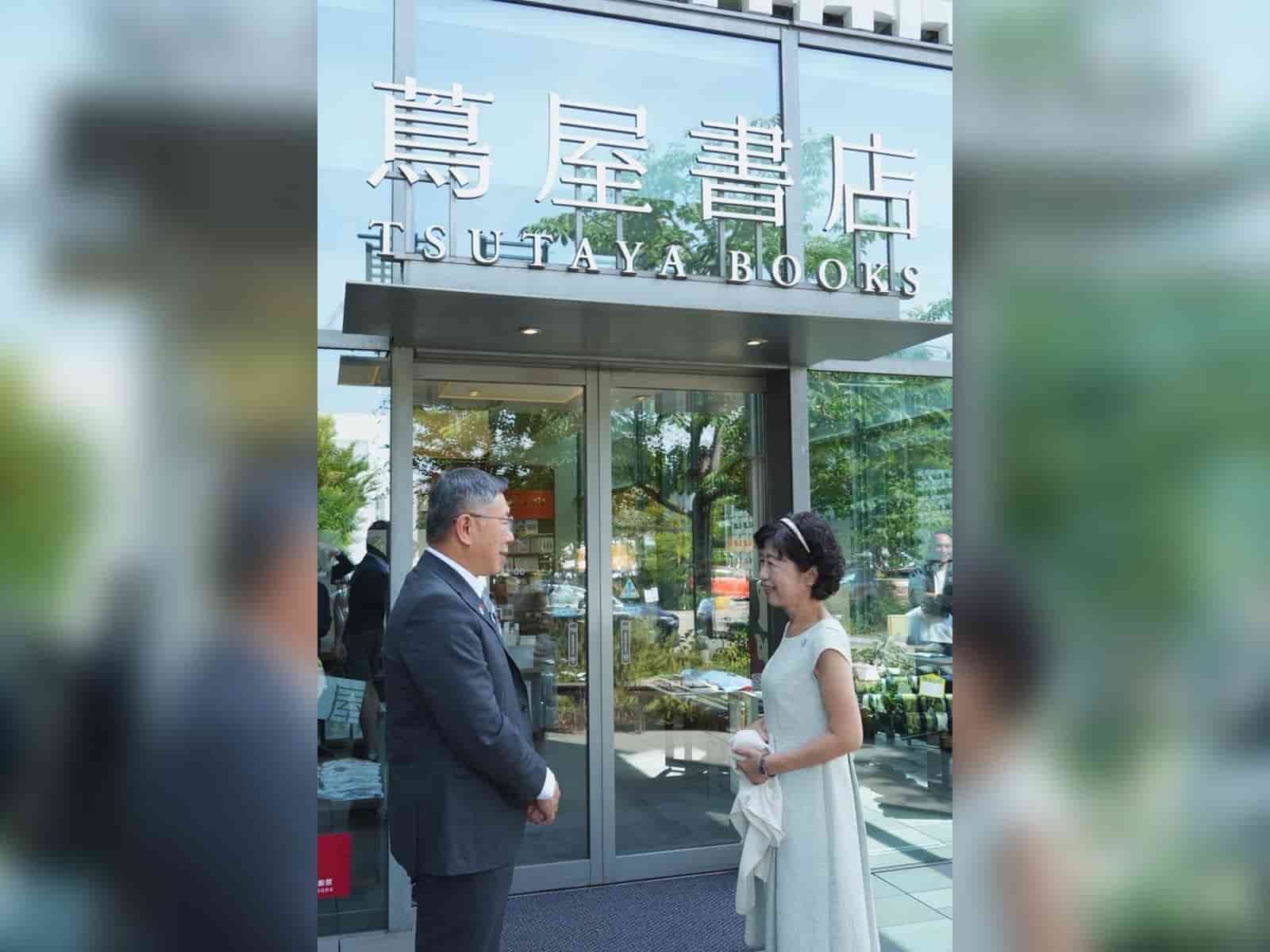 柯妻陳佩琪(右)曬出與民眾黨主席柯文哲(左)合照,寫下自己的思念。翻攝陳佩琪臉書