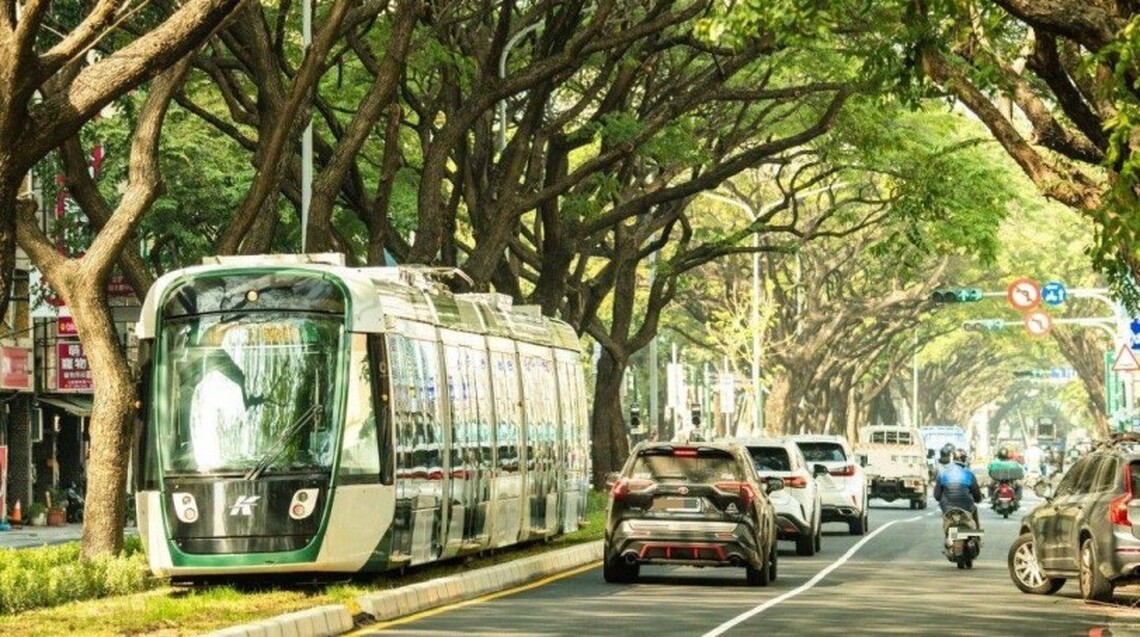 捷運局籲行經輕軌路口務必遵守交通規則 違規導致事故將以「防害舟車行駛安全」罪究責