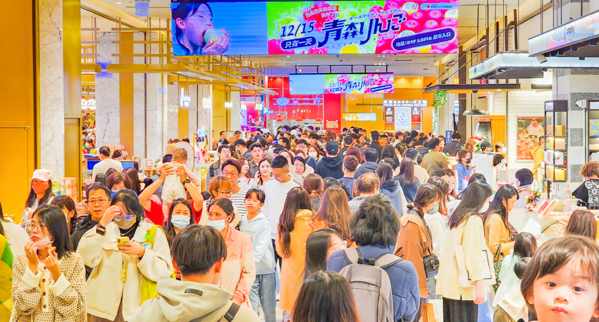 ▲日本青森蘋果季節來臨，香甜美味送禮自用都適合， 漢神巨蛋B1買得到。（圖/記者黃淑貞攝）