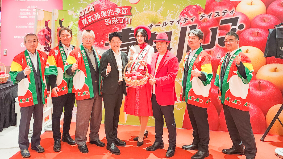 ▲日本青森蘋果季節來臨，香甜美味送禮自用都適合， 漢神巨蛋B1買得到。（圖/記者黃淑貞攝）
