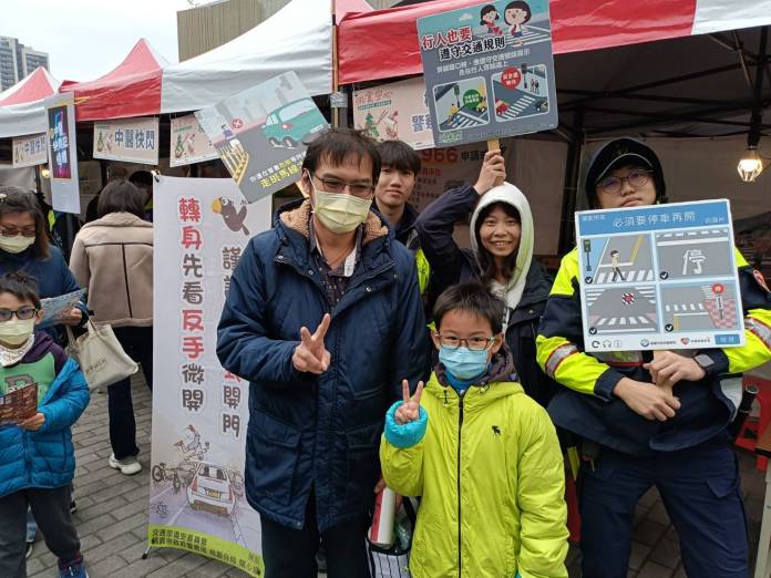 桃警前進健康永續嘉年華 籲民眾攜手營造友善交通環境 71 426288 0