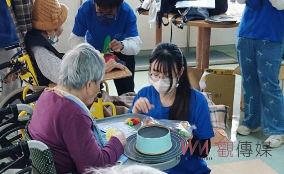 嘉大農藝志工拾光唱片行 護理之家億起美好年代