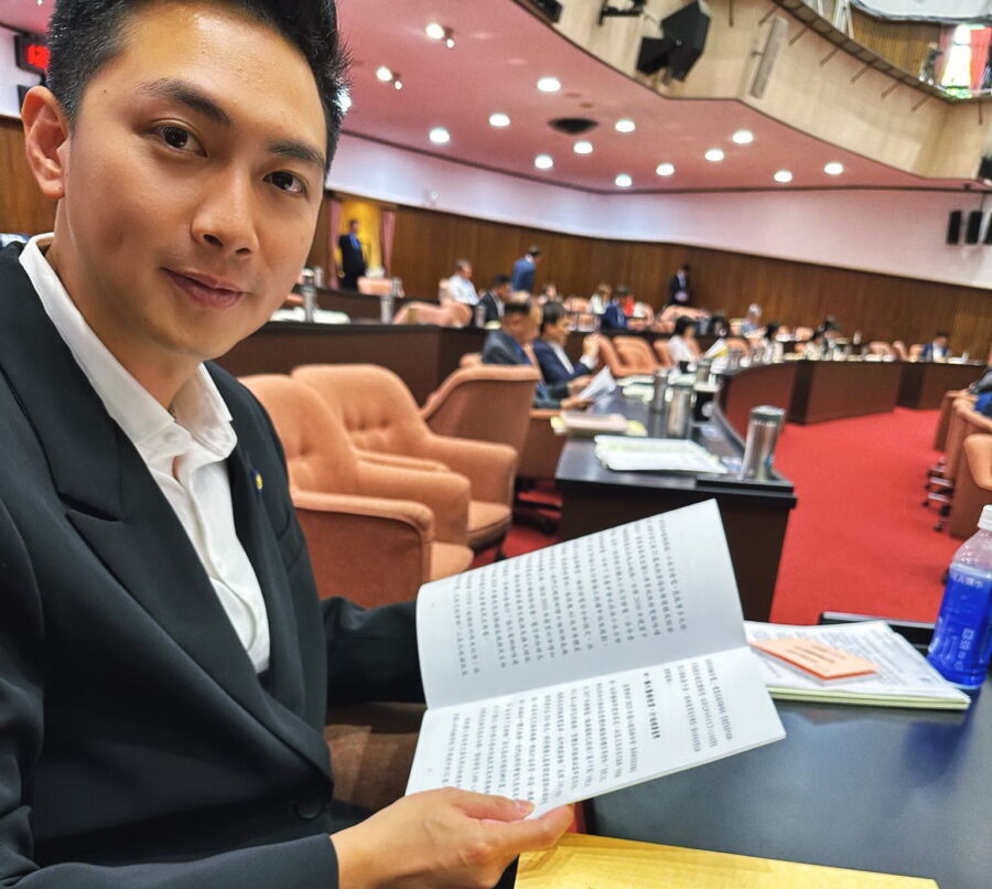 圖/立委廖偉翔無奈說,電子菸氾濫的問題相當嚴重,希望衛福部能積極協助封禁。(廖偉翔臉書)