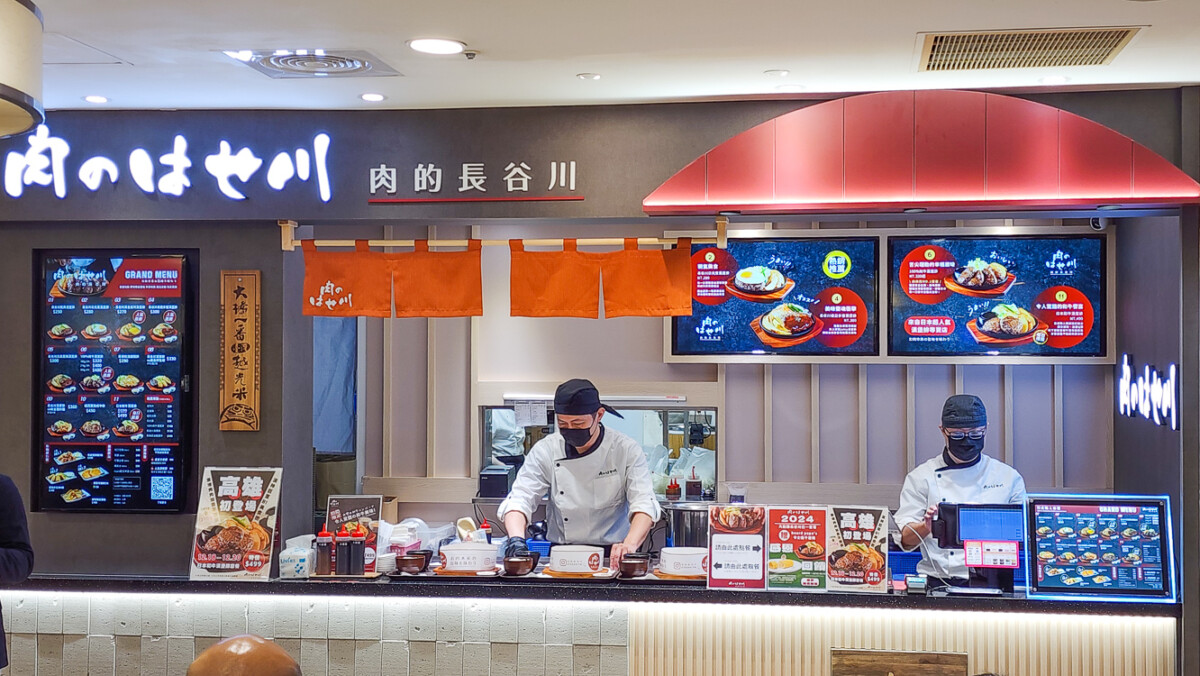 ▲日本超人氣漢堡排名店「肉的長谷川」今天在漢神巨蛋購物廣場B1開幕。（圖/記者黃淑貞攝）