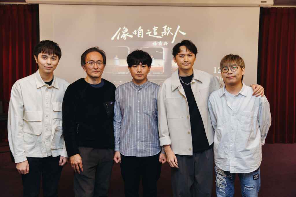 ▲楊肅浩發行新專輯《像咱這款人》，日前舉辦先聽會，邀請專輯製作人同台講述創作故事和製作祕辛。圖左起：林芳甲、董運昌、楊肅浩、陳建瑋、林正（典選音樂提供）