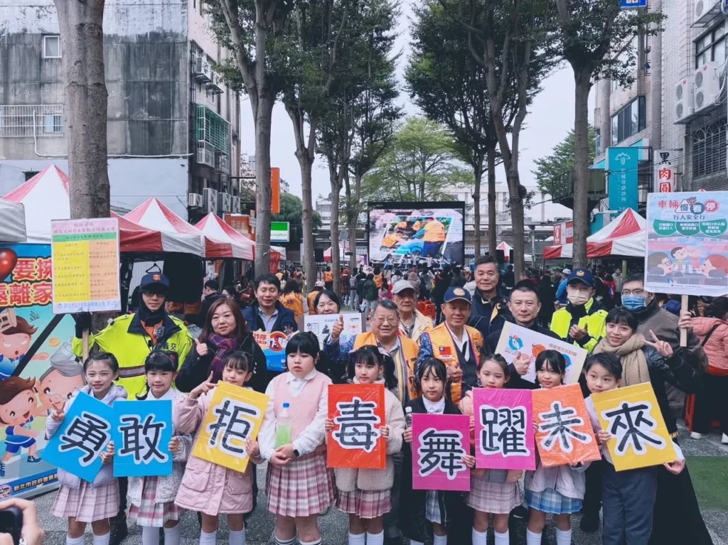 樹林分局識詐專家宣導團此次利用實際遭詐案例以說故事方式宣導,期能藉由識詐宣導帶給現場熱心參與公益活動的民眾更強而有力的反詐意識