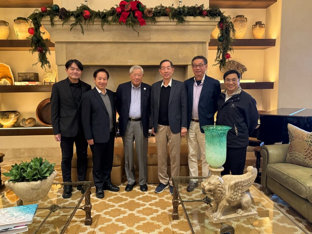 東海大學校長張國恩(左二)與董事長吳清邁(右三),赴美加州拜訪前花旗副董事長賈培源(左三),探討博雅教育的推動方向。(圖/東海大學提供)
