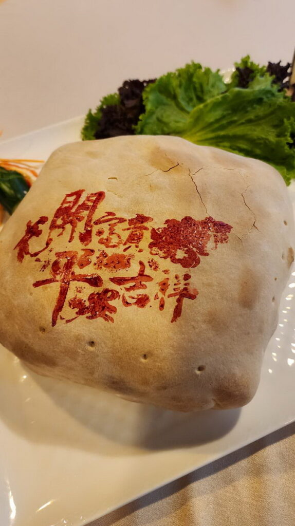 開平金牌富貴雞$880元（1900g）-內用限定。