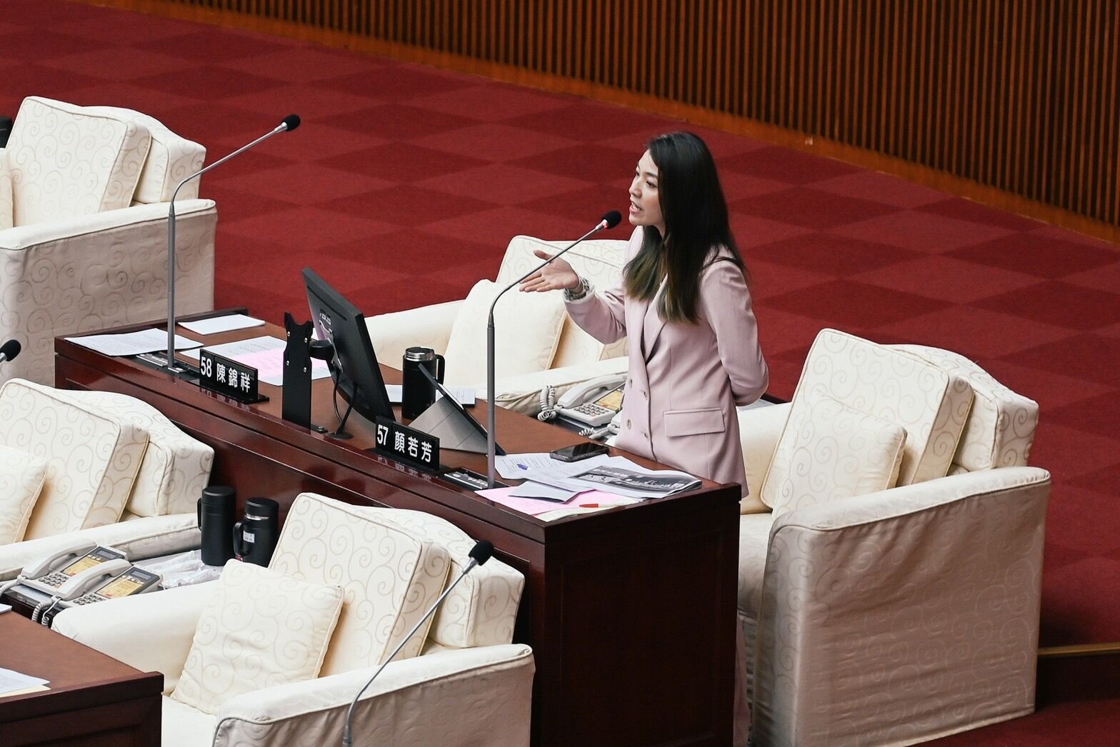 雙城論壇遭批「黑箱媚中」 　顏若芳怒斥蔣萬安：逢中必軟 229
