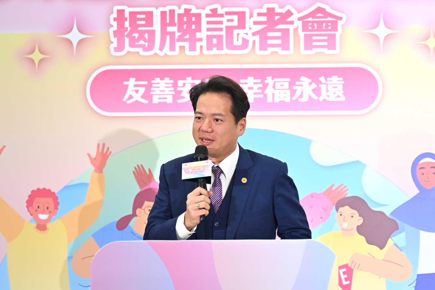 代理市長邱臣遠致詞期盼造多元共融的幸福城市。(圖/記者林照東翻攝)