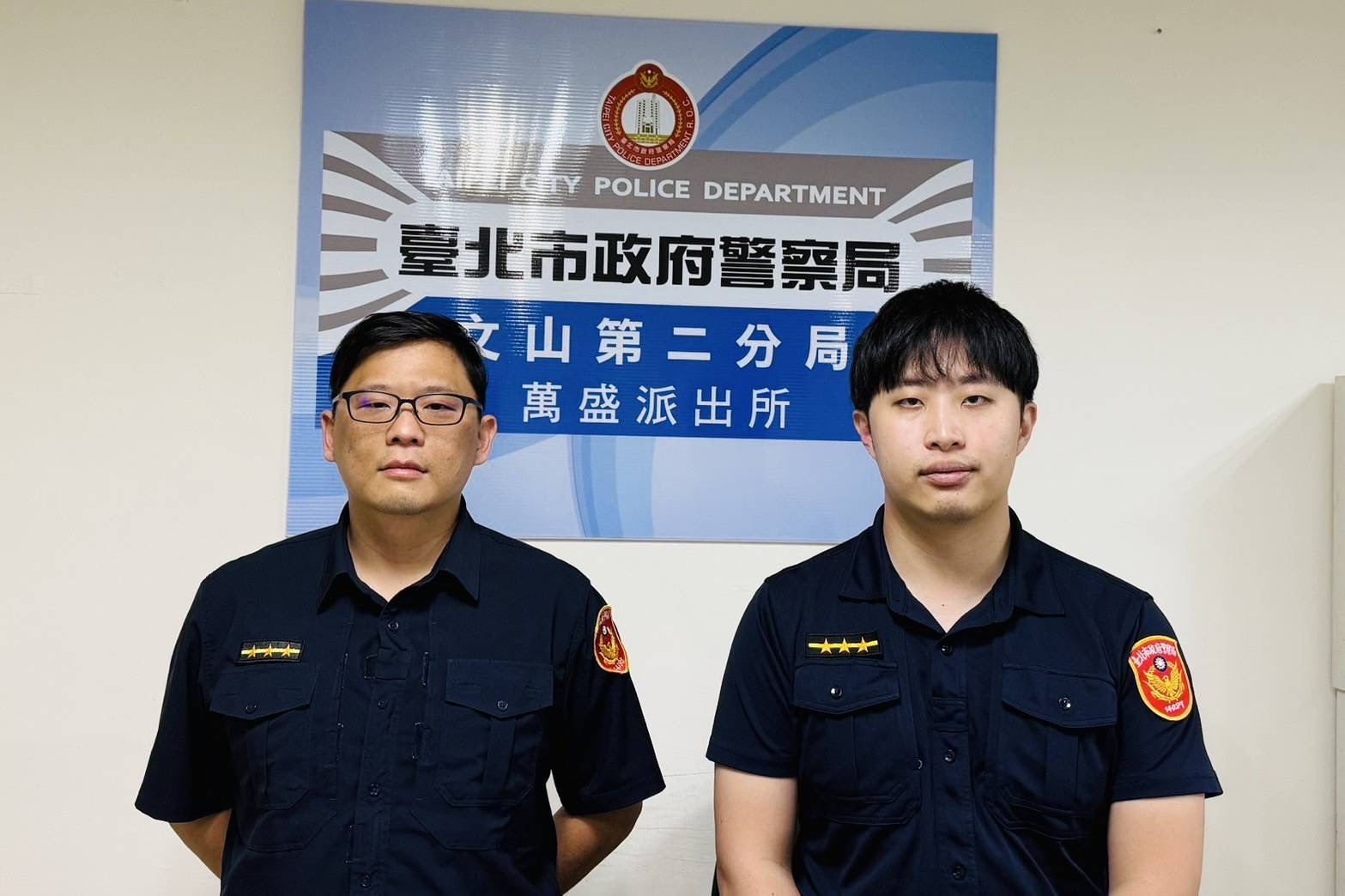 警員陳盈碩(左)、陳威欣(右)。(記者 張艷君翻攝)