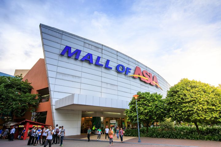 位於馬尼拉帕賽灣城的 SM Mall of Asia 建成之時號稱為亞洲最大的現代商場,一站滿足血拚國際精品、連鎖品牌、零食伴手禮、享受道地美食與其它影視娛樂。 圖:Shutterstock/來源