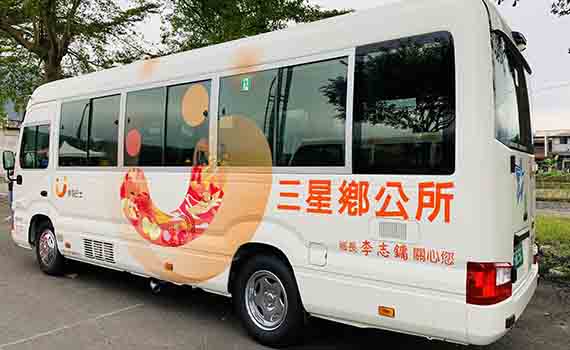 三星鄉幸福巴士啟航 「耕莘泡腳亭」全國第一座溫泉足湯候車亭