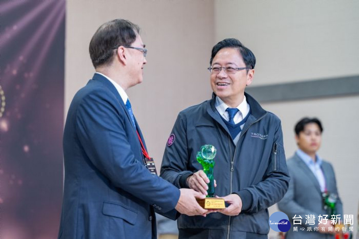 張市長表揚獲獎單位。<br /><br /> 