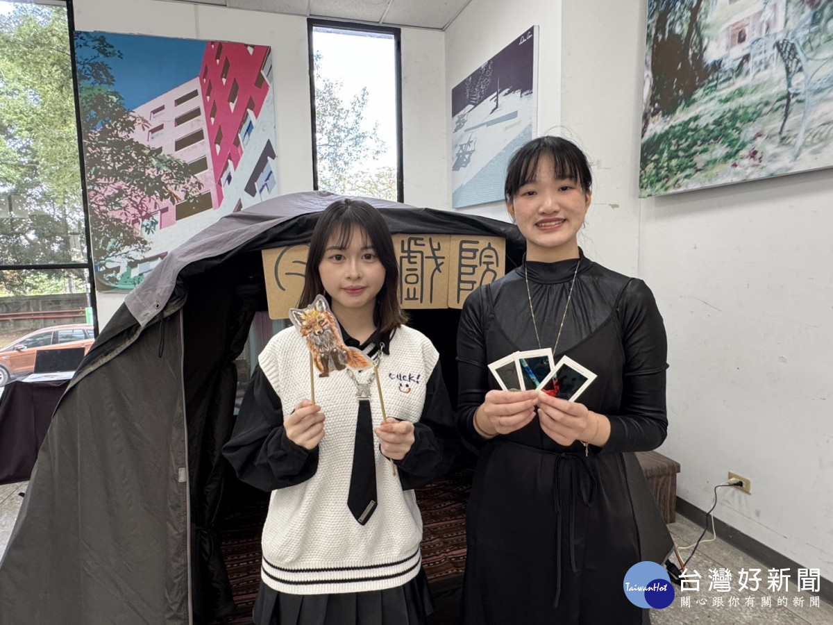 《狐心燈下》由歐陽柔、李佳柔聯手打造,創建迷你戲院「月昇戲院」,將皮影戲的傳統元素融入動畫微電影