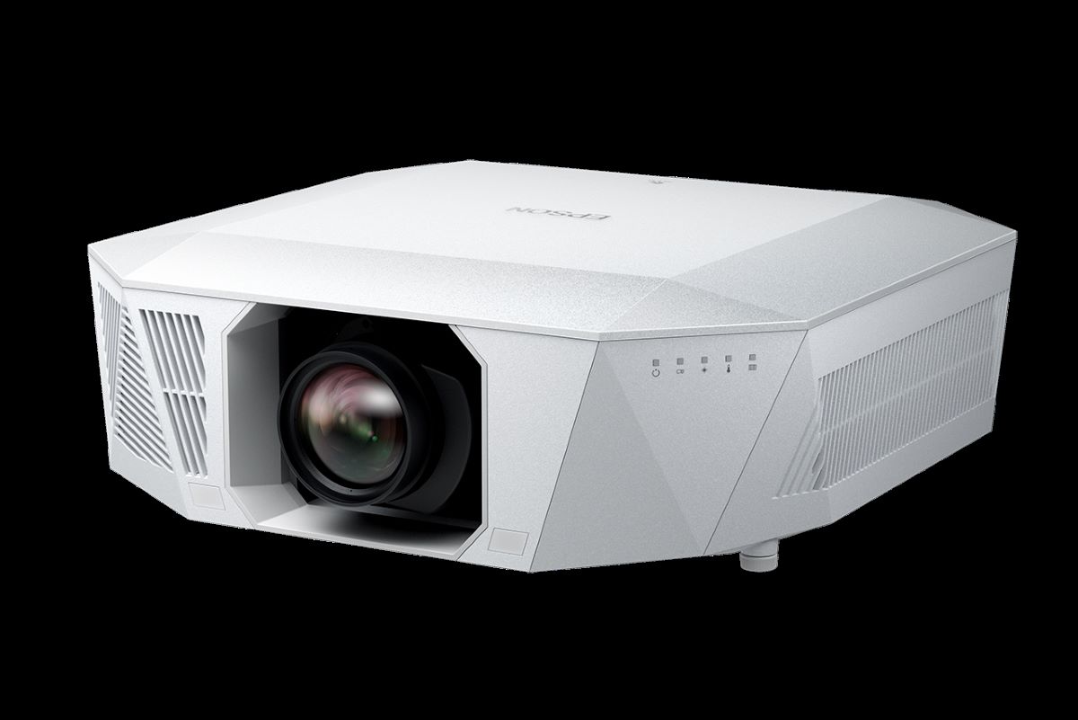 Epson 4K超高亮度頂級家用投影機 EH-QL7000W(市價NT$848,000)於2024台北國際音響大展奢華登場,展示無與倫比的視覺體驗。