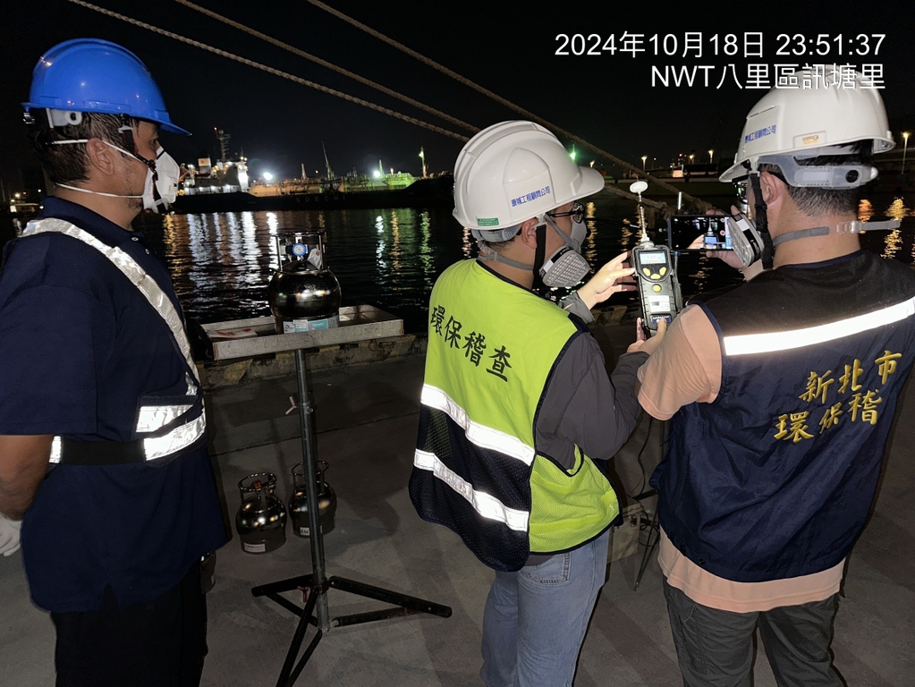 於下風處確認空污情形（圖：新北市環保局）