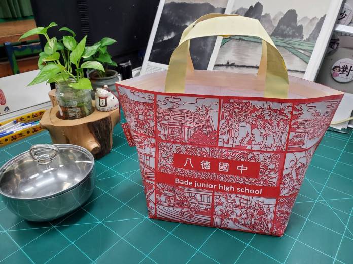 八德國中推出超有趣文創提袋 學習也能幽默開「藥方」 85 334105 0 0