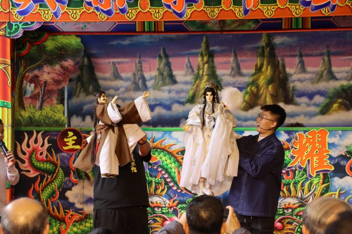 桃園土地公文化館特展開幕 揭開戲台彩繪藝師面紗 69 S 154124357 0 scaled