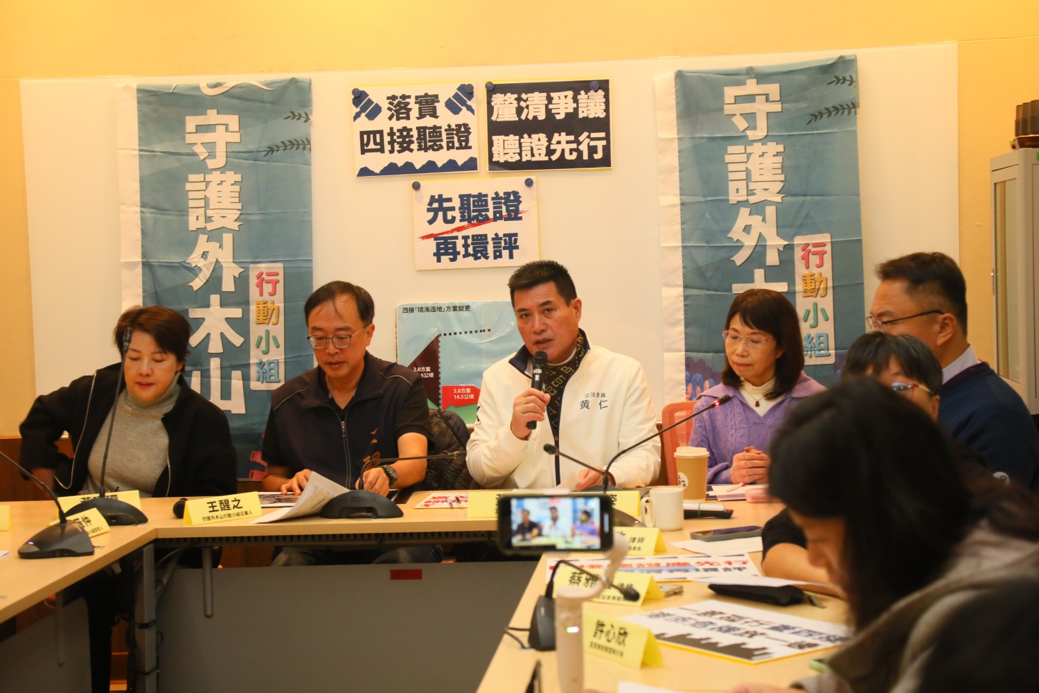 黃仁表示,在非戰時狀態,一旦四接發生意外,勢必對駐守威海營區的艦隊訓練、偵巡及護航運補造成影響。(記者包克明 攝)