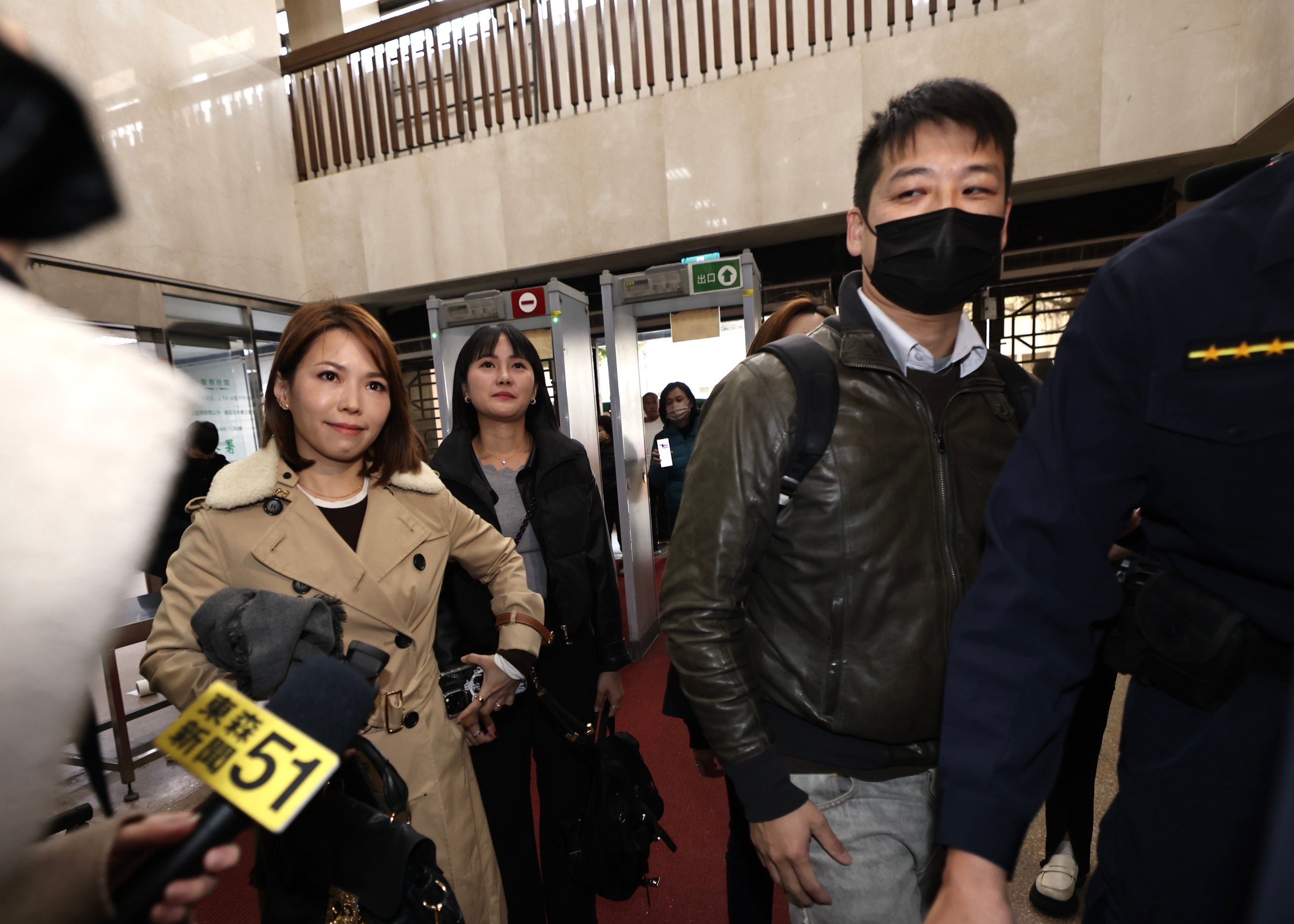 台北地檢署指揮調查局北機站偵辦民眾黨政治獻金申報不實案,17日約談陳智菡、許甫、黃瀞瑩、吳怡萱等6人到案。林啟弘攝