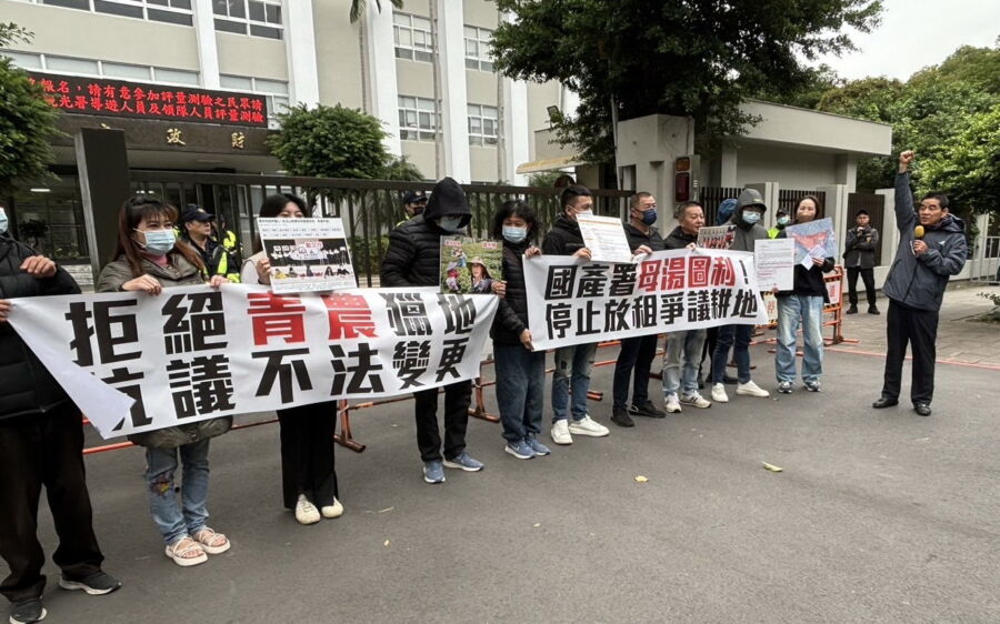 圖/新北市三峽區插角一群的農民組成自救會,今(18)日前往財政部國有財產署前陳情。(農民自救會提供)