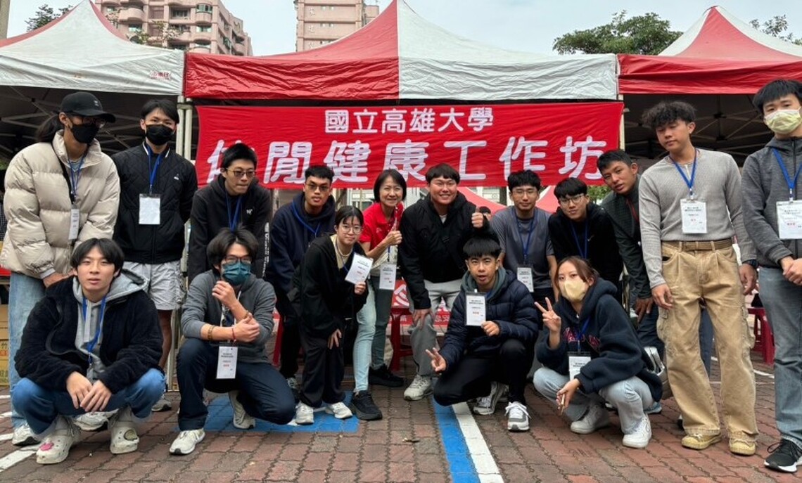 高雄大學運健休系師生走入社區 為居民量測Inbody、推廣優質休閒生活