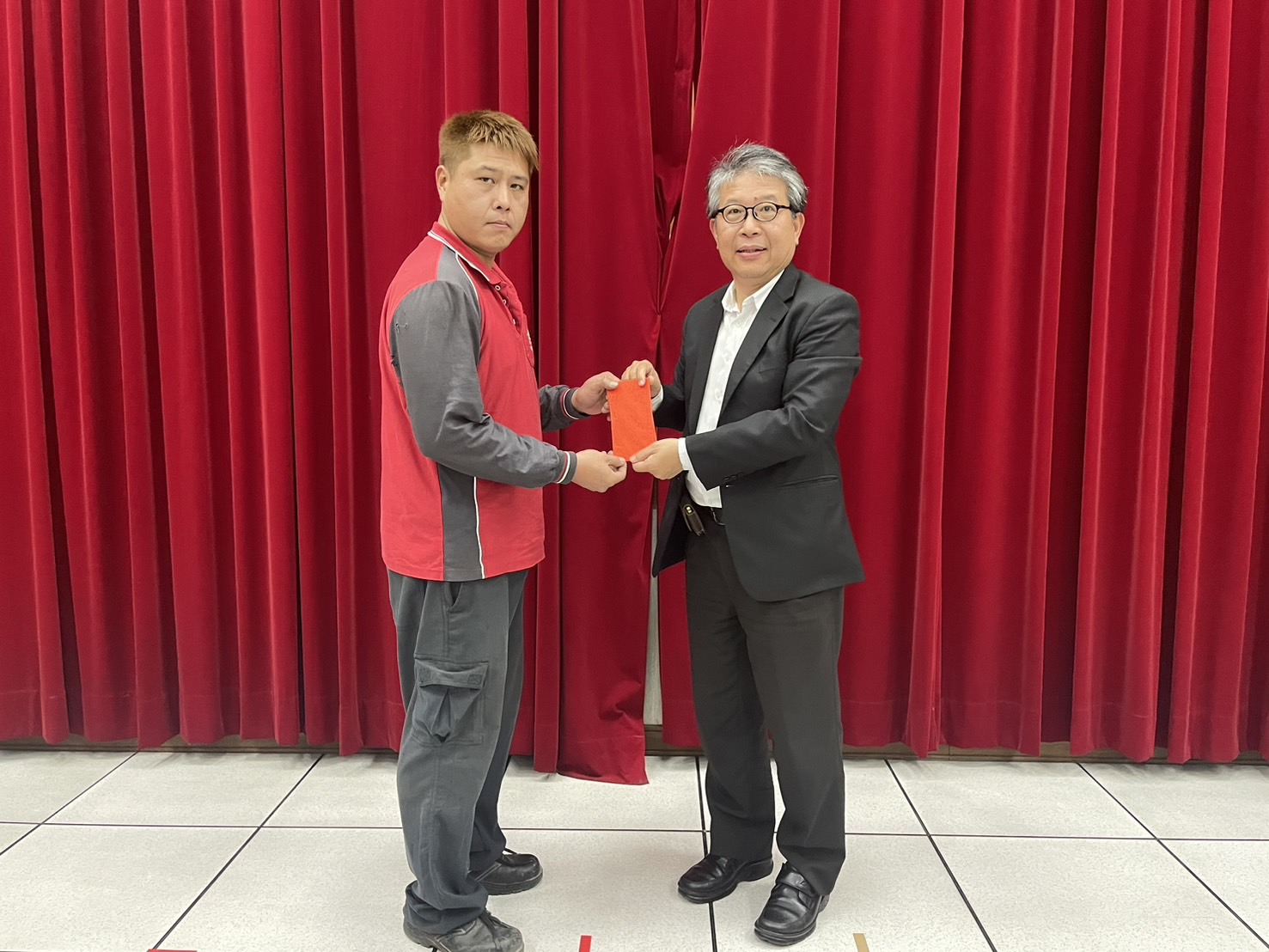 暖心奇蹟!鑽石沖馬桶、現金藏家具 都靠他們找回 暖心奇蹟!鑽石沖馬桶、現金藏家具 都靠他們找回