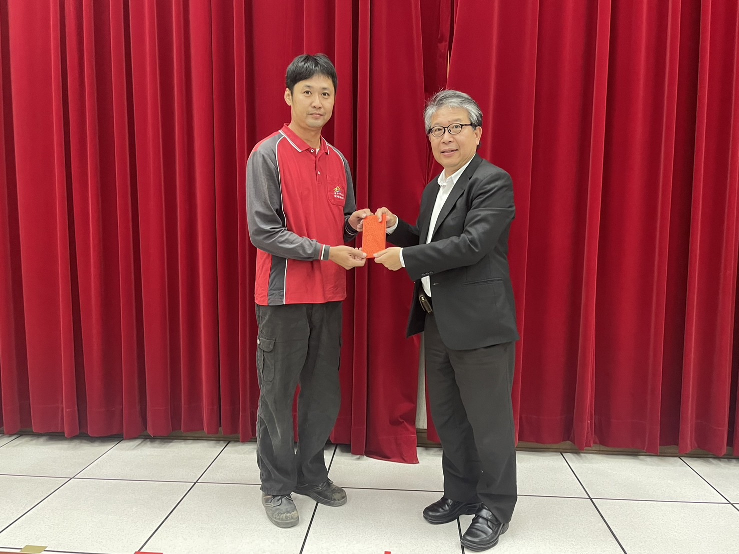 暖心奇蹟!鑽石沖馬桶、現金藏家具 都靠他們找回 暖心奇蹟!鑽石沖馬桶、現金藏家具 都靠他們找回