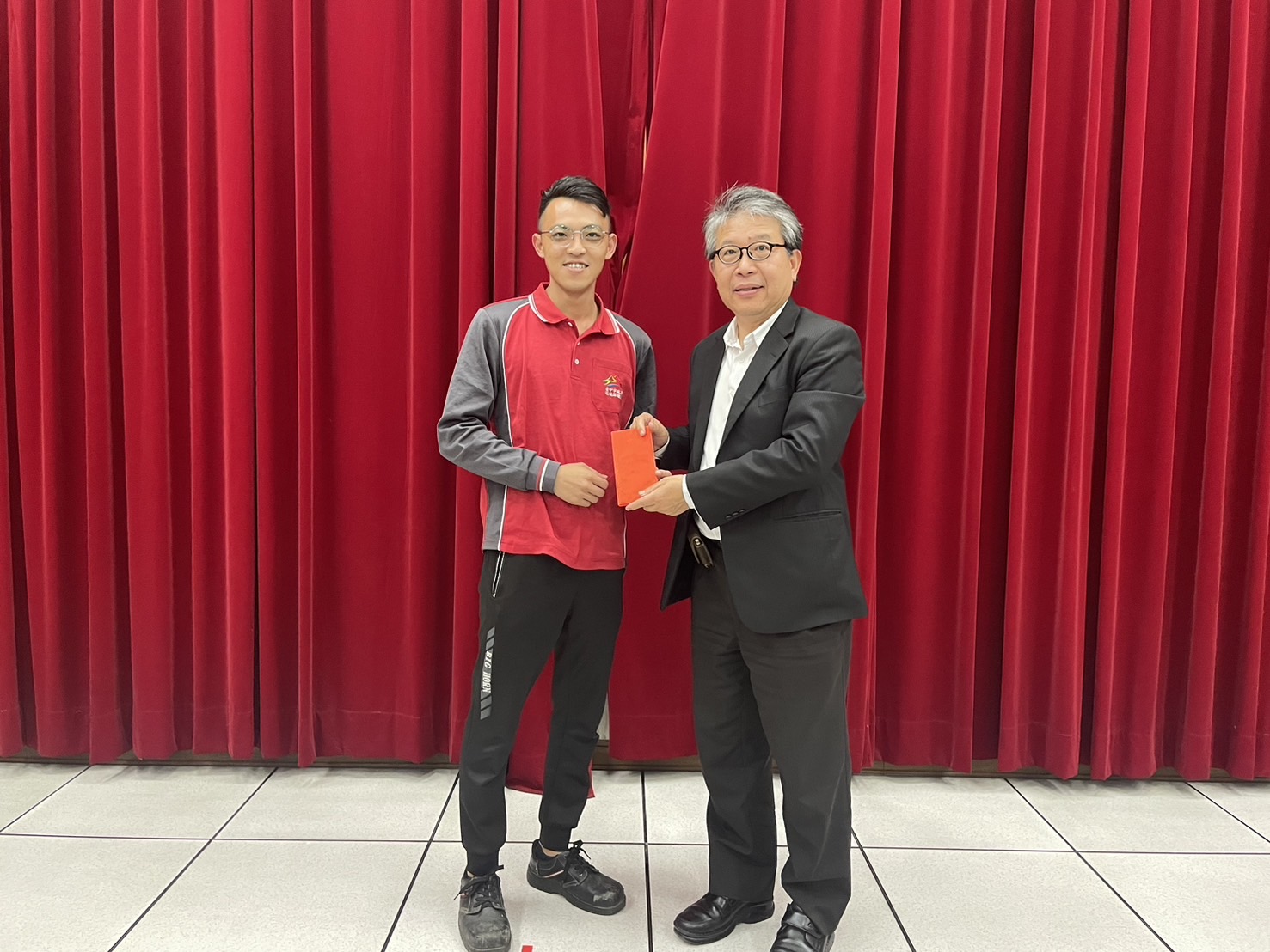 暖心奇蹟!鑽石沖馬桶、現金藏家具 都靠他們找回 暖心奇蹟!鑽石沖馬桶、現金藏家具 都靠他們找回