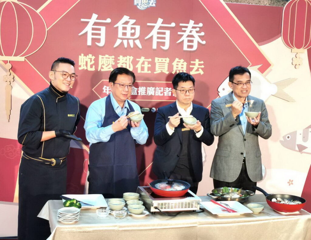 主廚料理秀,長官試吃。