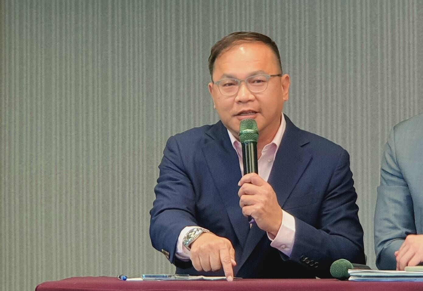 王義川怒嗆沒水喝 張啓楷:從綠營三寶變國會巨嬰 244 王義川怒嗆沒水喝 張啓楷:從綠營三寶變國會巨嬰 243