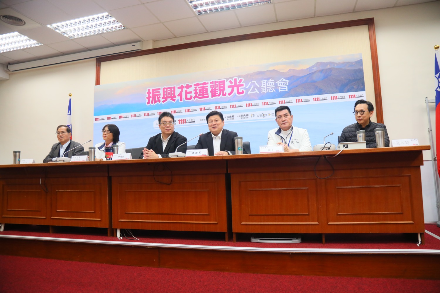 傅崐萁表示,政府對於關懷受災人民以年底當作分水嶺有待商榷,國家長期重西輕東。(記者包克明 攝)