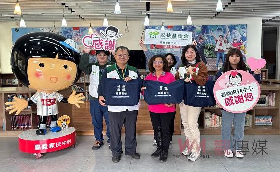 家扶義工媽媽贈環保袋 扶助家庭領物資方便又有愛