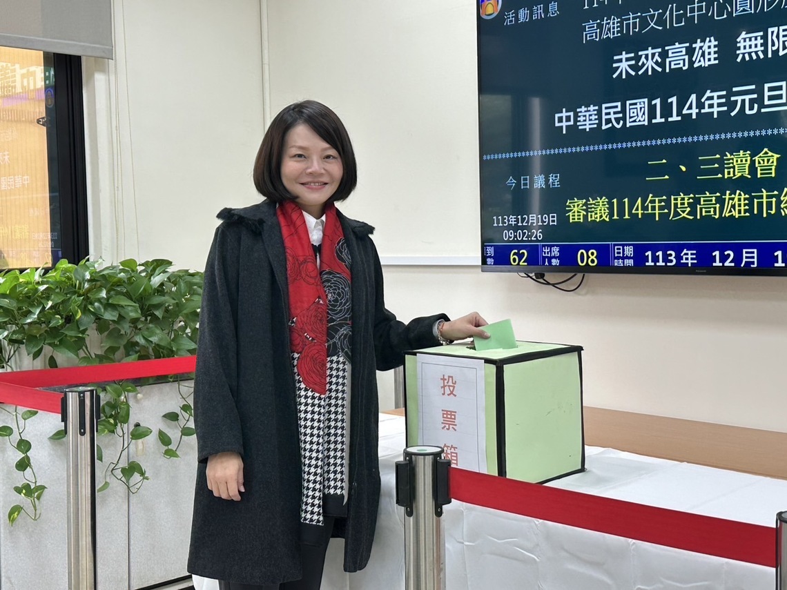 漾新聞|高市議會民進黨團改選 同票抽籤江瑞鴻勝出 湯詠瑜獻祝福