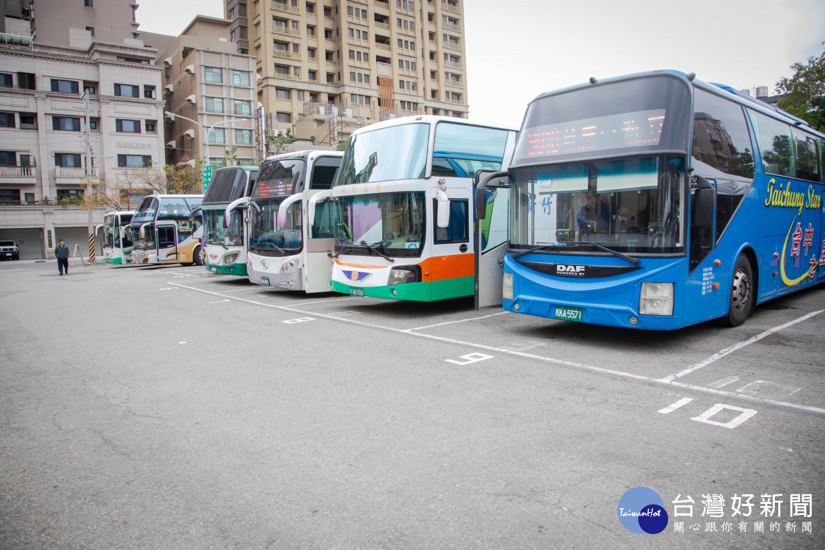 竹市敬老卡及愛心卡即日起可搭國道客運「新竹-台中」、「新竹-林口長庚」路線。