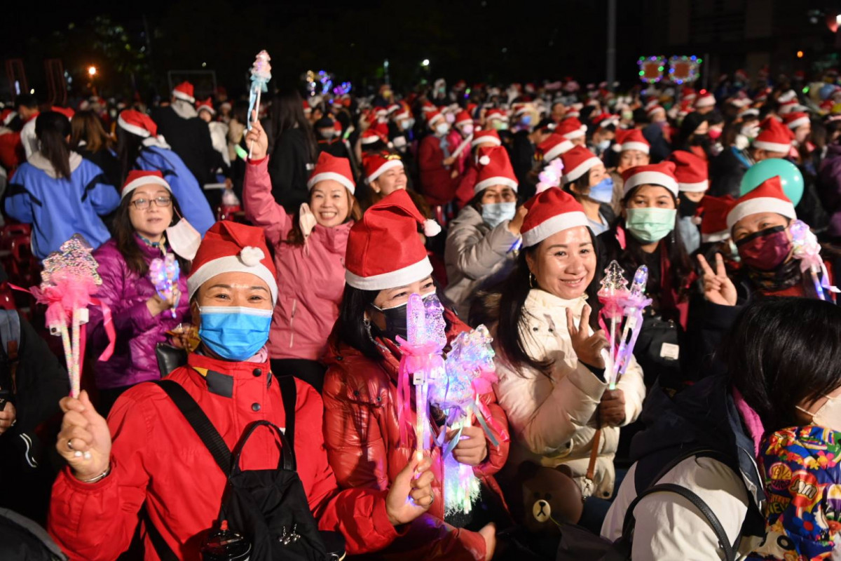 嘉義市平安夜踩街報佳音活動人潮滿滿。(資料照/嘉義市府提供)