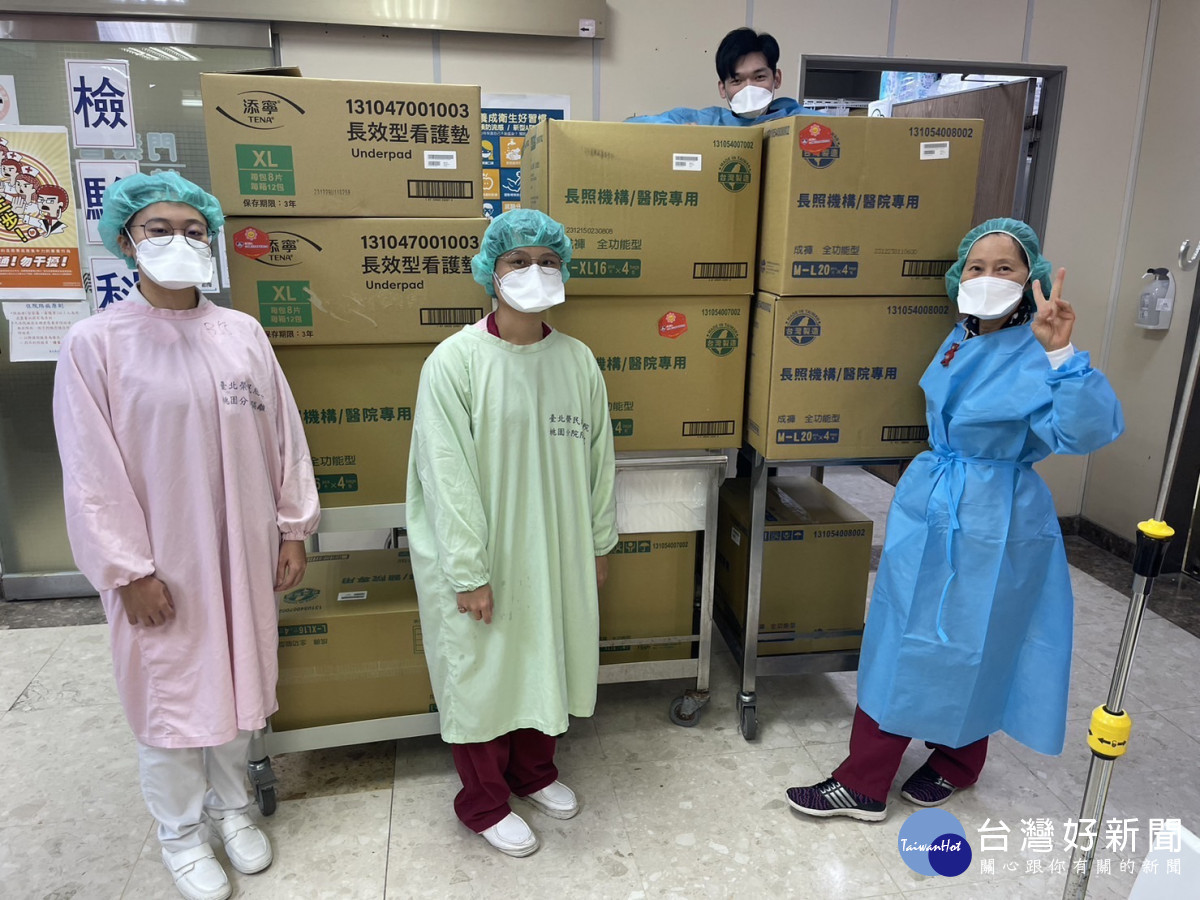 捐贈物資讓醫護人員於發現弱勢住院民眾時,能第一時間給予最及時且最實質的幫助