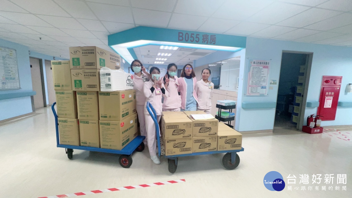 捐贈物資讓醫護人員於發現弱勢住院民眾時,能第一時間給予最及時且最實質的幫助