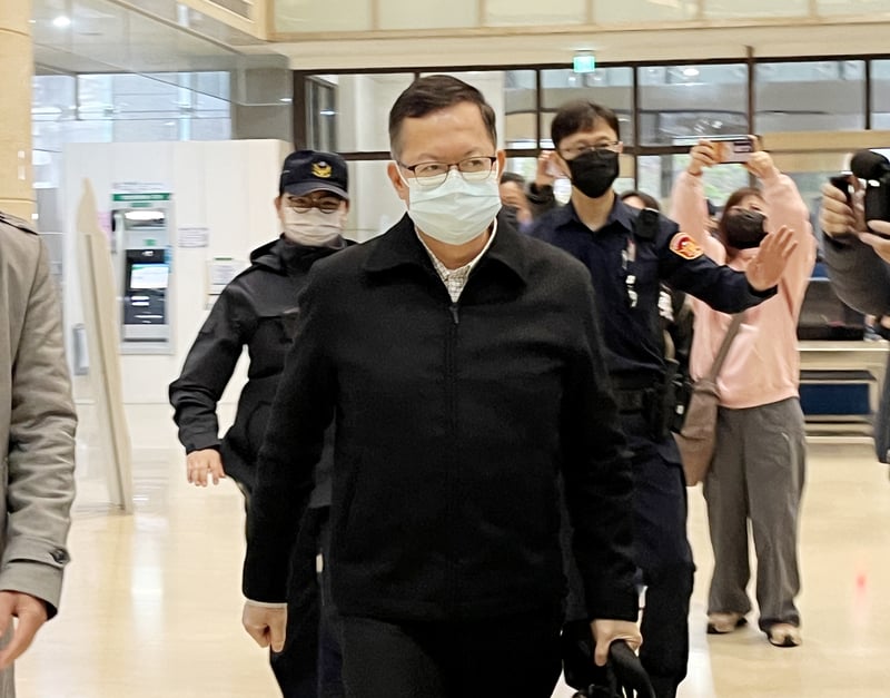 前桃園市長鄭文燦(前)涉土地開發貪污案,19日上午首次就此案出庭。中央社