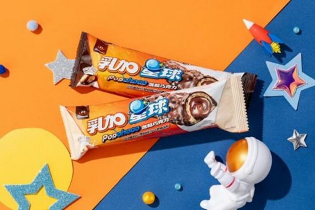 77乳加星球推出兩款全新口味「榛果牛奶」與「花生可可」，外包裝採用Z世代最愛的拼接色，呈現繽紛多彩的77乳加星際。（圖／宏亞食品提供）