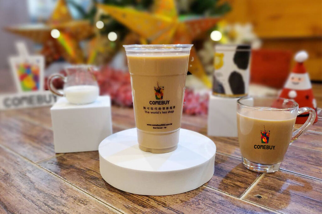 COMEBUY聖誕新年給你溫暖的(左)烏瓦紅茶拿鐵與(右)港式厚奶