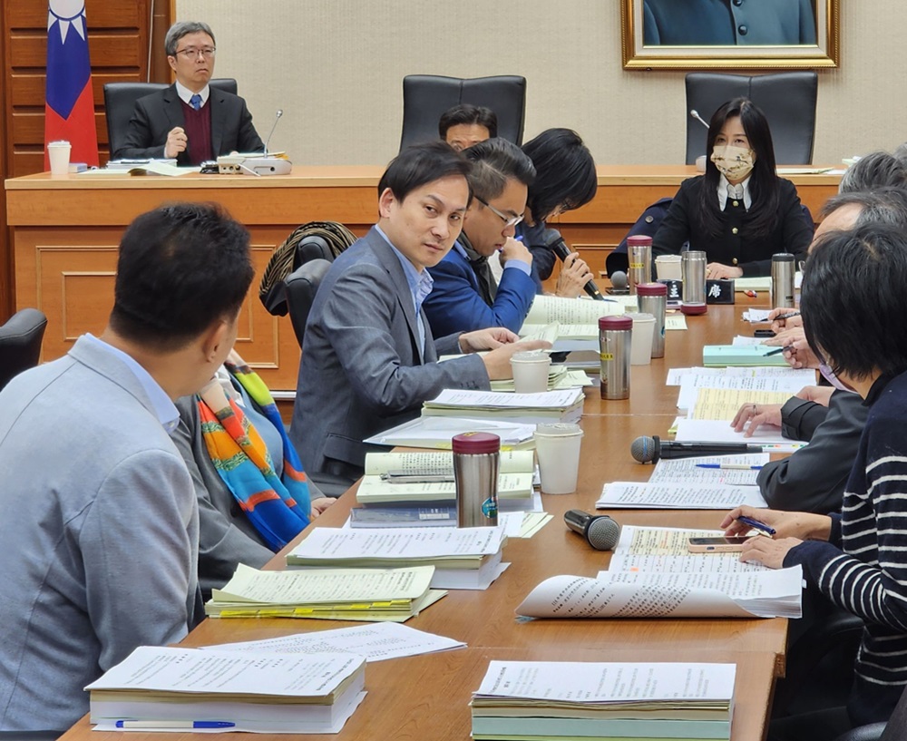 怒轟吳沛憶助理「造假公審」 葉元之要求道歉 206 cnews204241219a08
