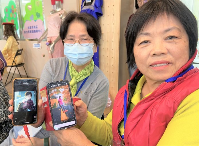 桃園智發會與婦幼局合作 教銀髮族婦女玩AI 66 圖5、南區婦女中心兩位學員展現自己AI生成的作品。 0