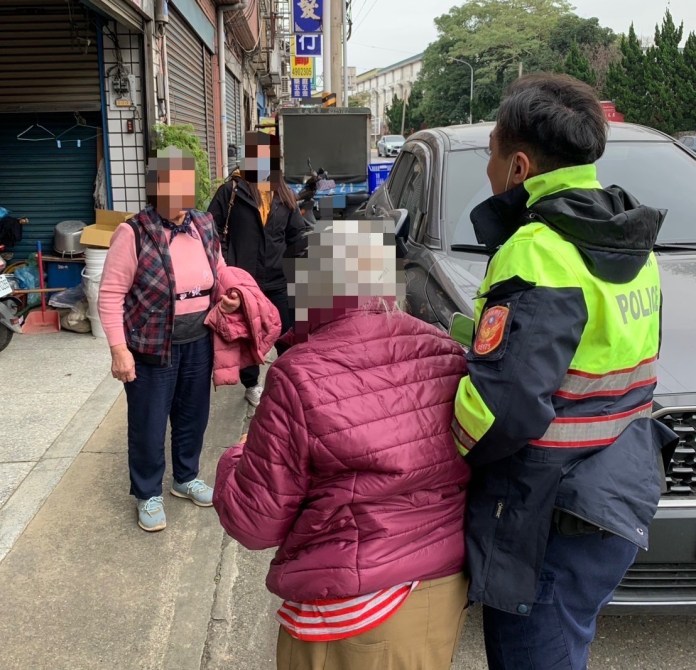 失智婦「想家」偷溜出門 楊梅警及時伸援 61 S 71205021 0