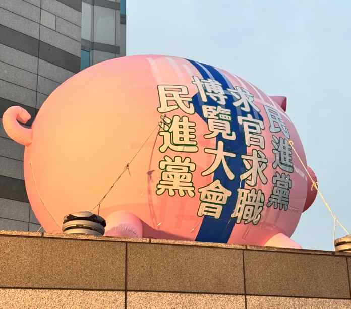 青鳥集結藍營中央黨部外表達訴求 凌濤提醒「三大後座力」 57 470680091 916138734028861 8717141726626188582 n
