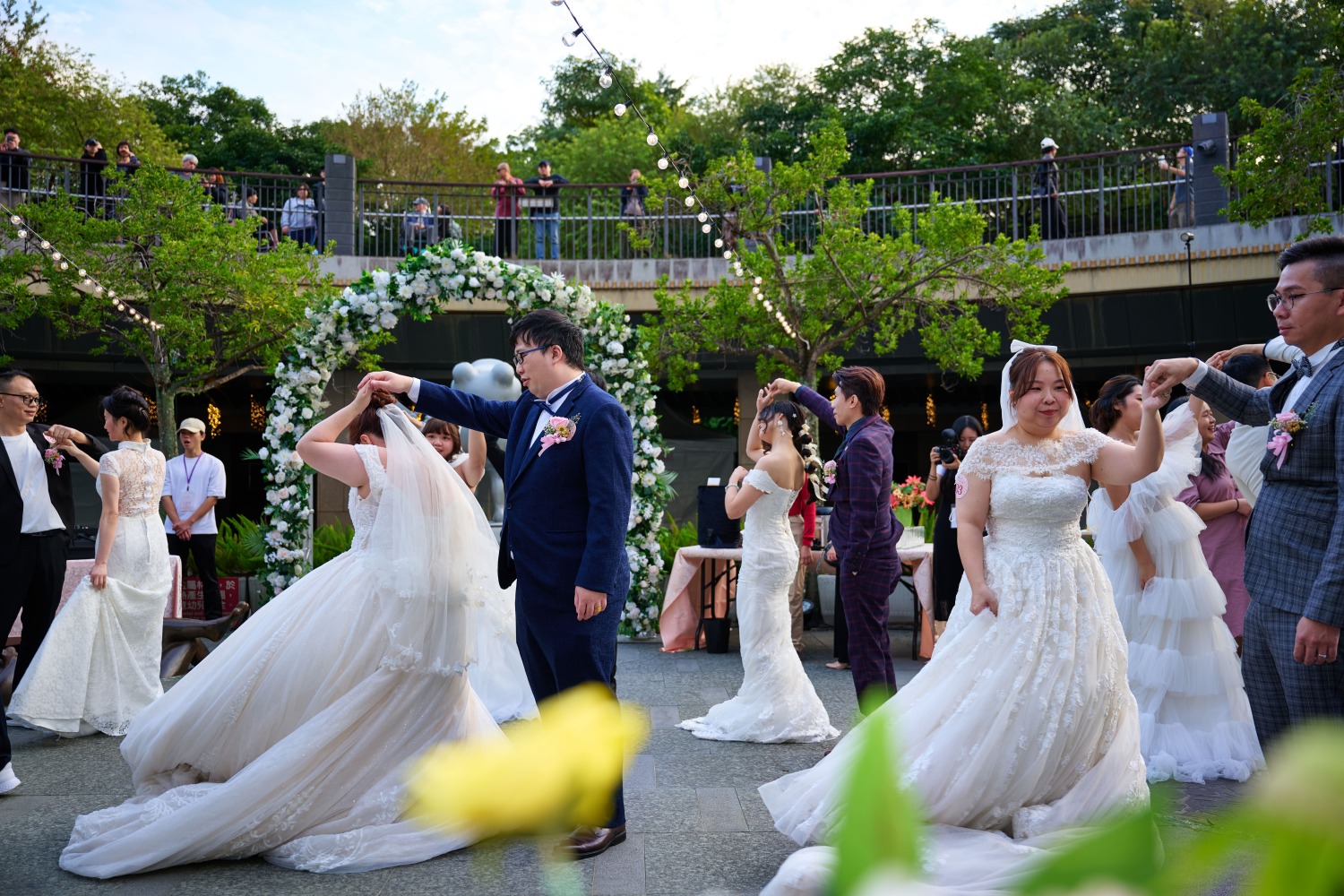 北捷規劃特色森林系婚禮派對,新人舞蹈同樂。(圖/台北捷運公司提供)