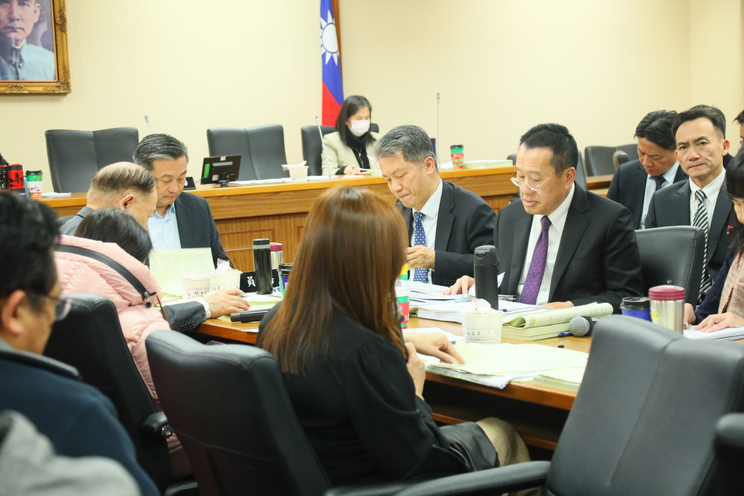 黃仁提案主決議修正案國防同意照案辦理並經外交委員會召委當場宣布,照案通過。(記者包克明 攝)