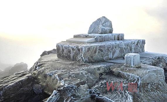 銀白世界! 大陸冷氣團影響白淞點玉山