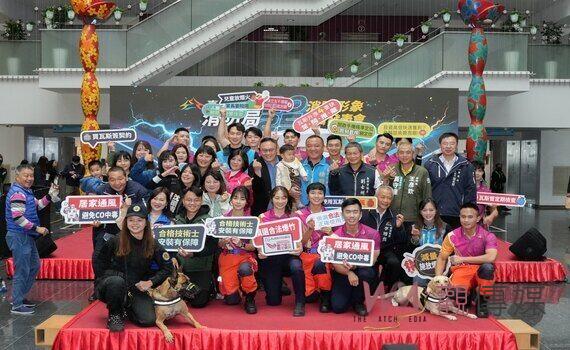 2025台中消防局月曆登場 首創「警消親子同入鏡」 深植全民消防意識